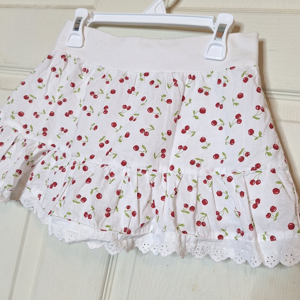 [[Monteau]] White Cherry Print Mini Skirt With Lace Trim.